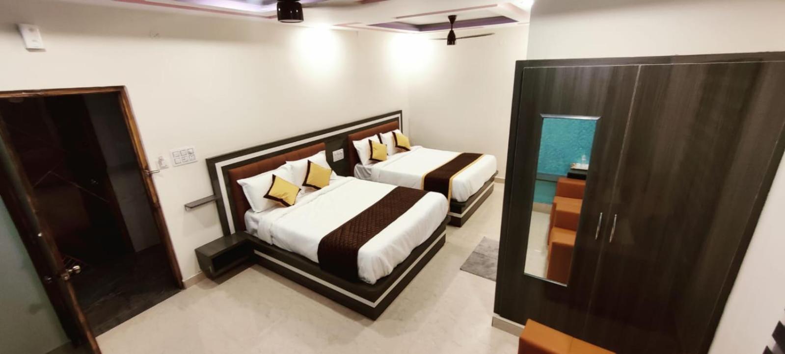Aadya Inn New Luxury Hotel Tirupati Exterior photo